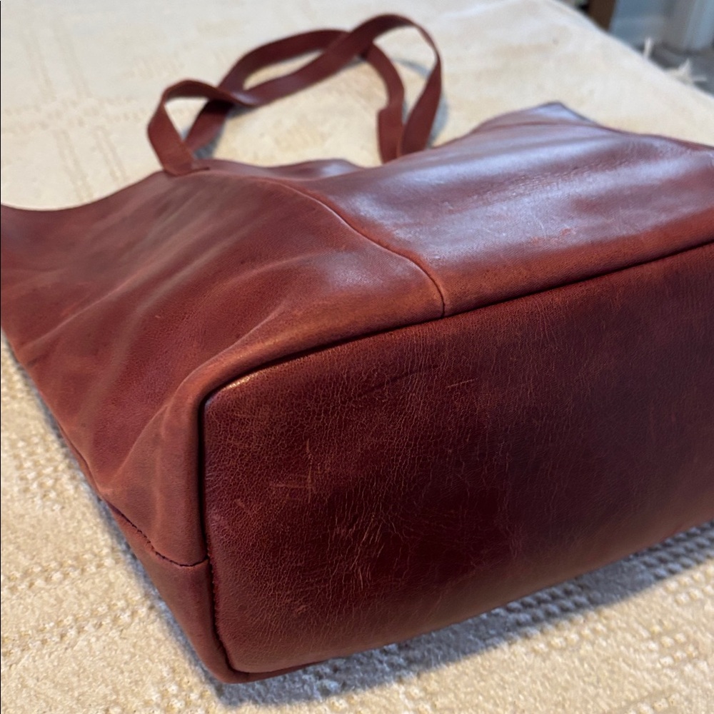 ENTOTO BETH ARTISAN
Sosi Burgundy Distressed Leather Tote Bag - Picture 5 of 11